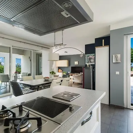 Private Luxury With Pool -lola - * Lovreć