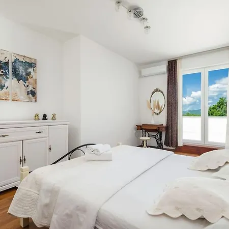 Βίλα Private Luxury With Pool -lola - Lovreć